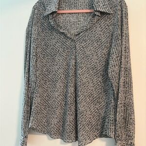 Elegant Elie Tahari Soft Cream, blue and black Button Down Shirt